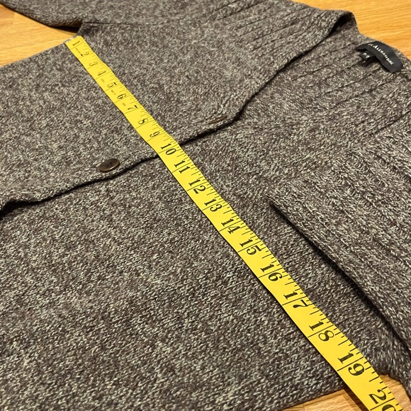 100% Lambswool cardigan, size Small - Picture 4 of 7